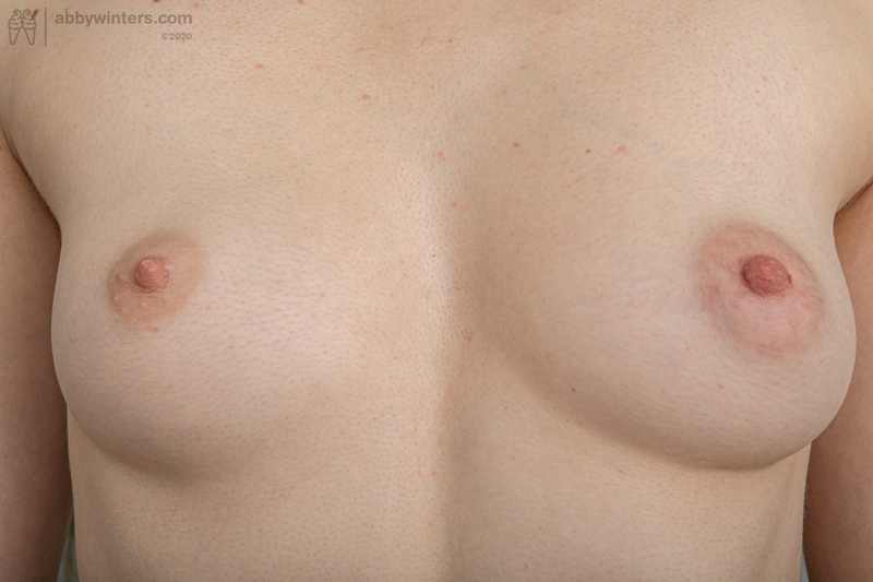 Anabelle spreads for pussy close ups